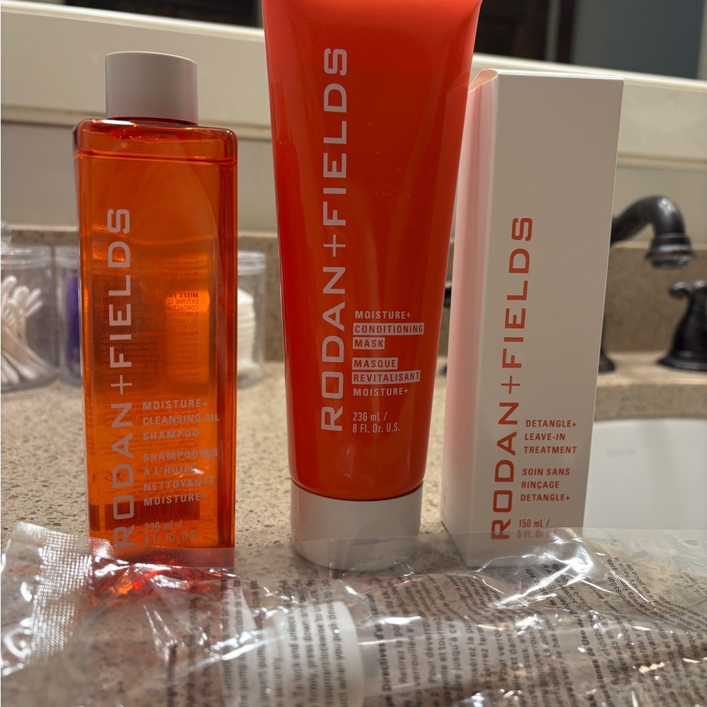 Rodan + Fields Moisture + 3 piece set